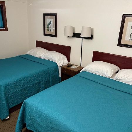Highland Court Motel フェアモント エクステリア 写真