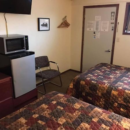 Highland Court Motel フェアモント エクステリア 写真