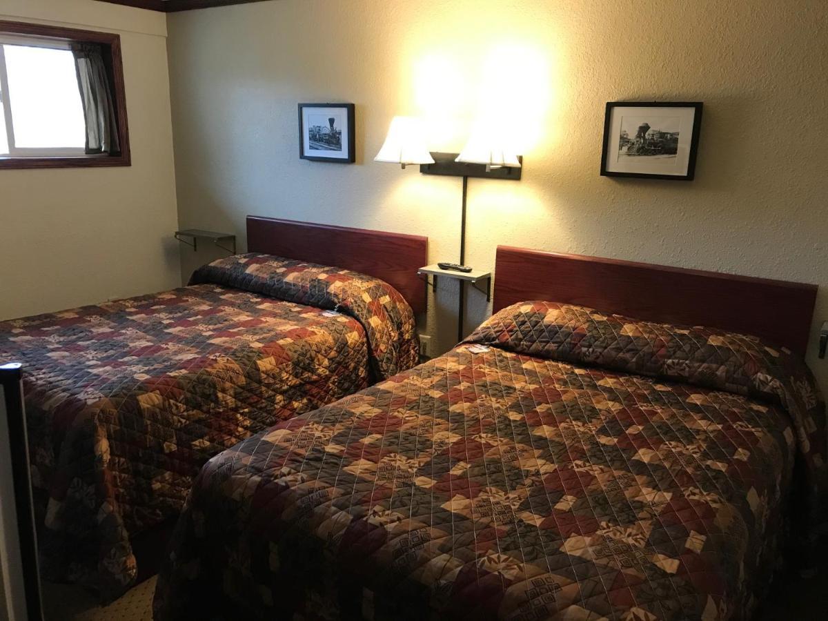 Highland Court Motel フェアモント エクステリア 写真