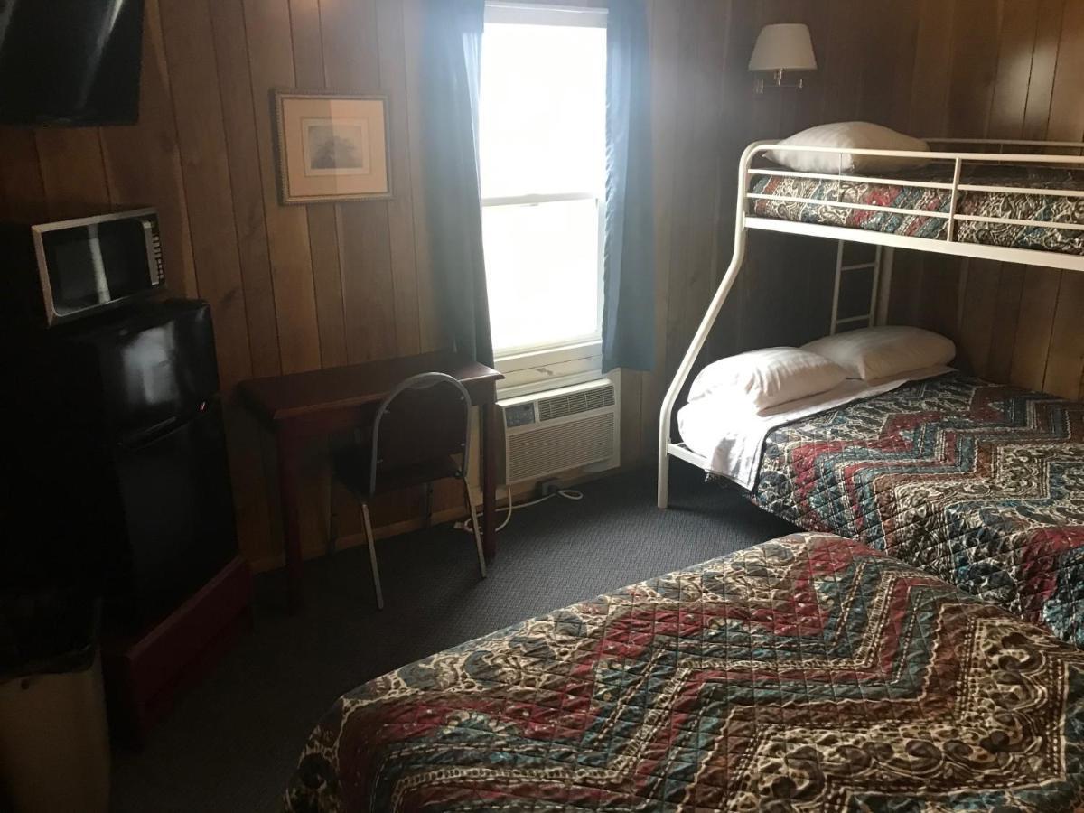 Highland Court Motel フェアモント エクステリア 写真