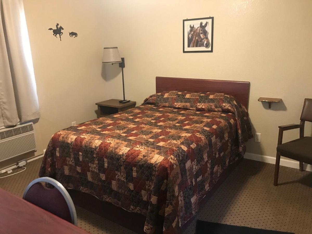 Highland Court Motel フェアモント エクステリア 写真
