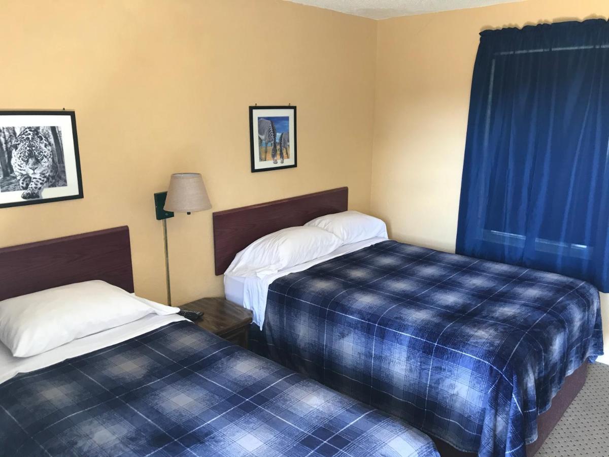 Highland Court Motel フェアモント エクステリア 写真