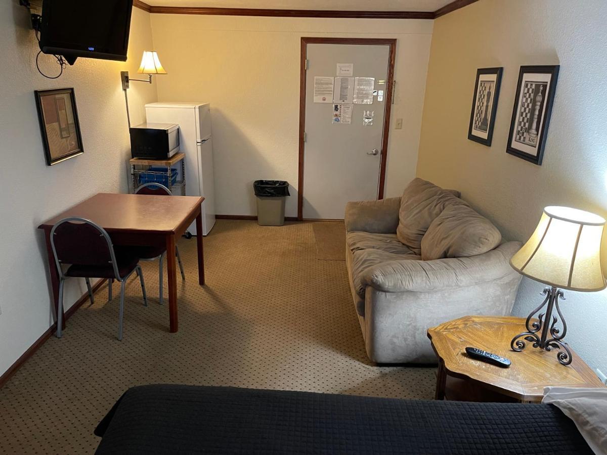 Highland Court Motel フェアモント エクステリア 写真