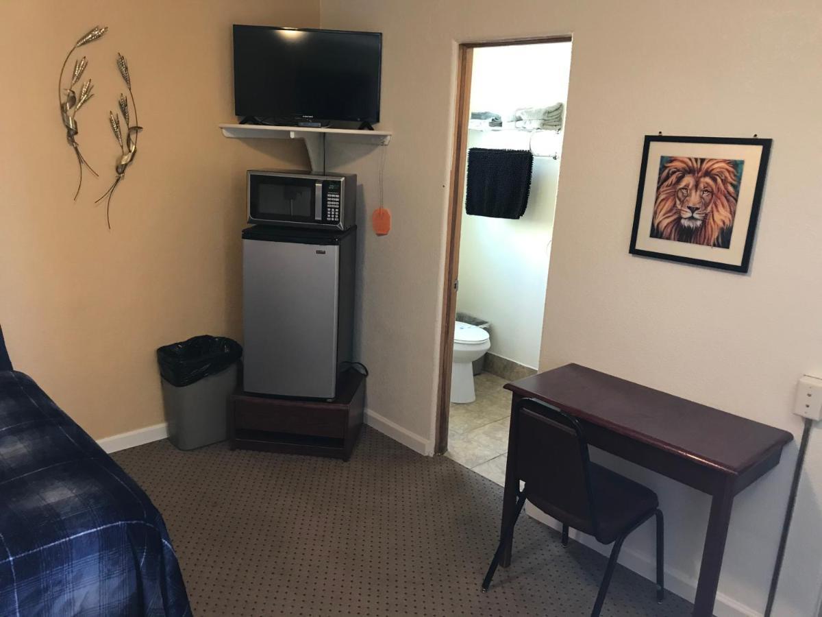 Highland Court Motel フェアモント エクステリア 写真