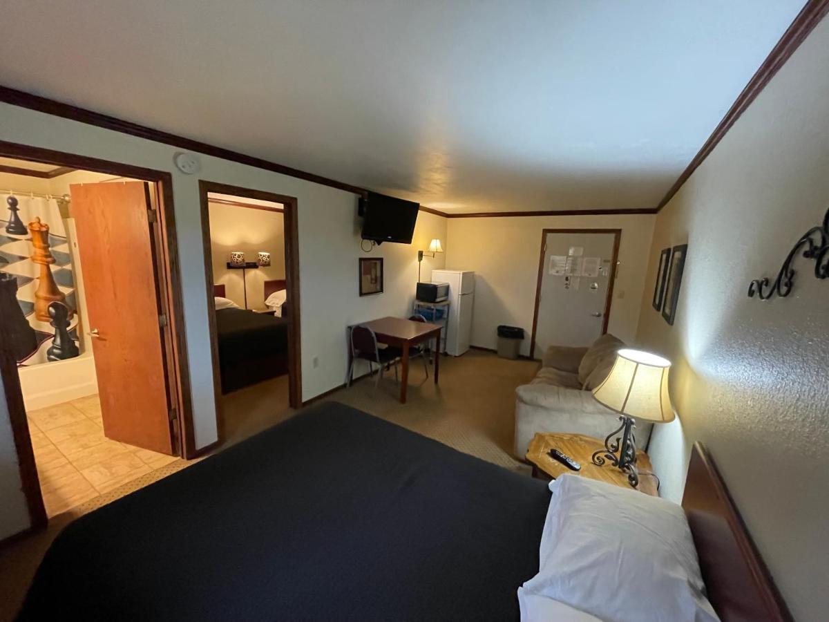 Highland Court Motel フェアモント エクステリア 写真