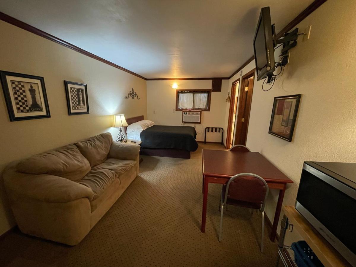 Highland Court Motel フェアモント エクステリア 写真