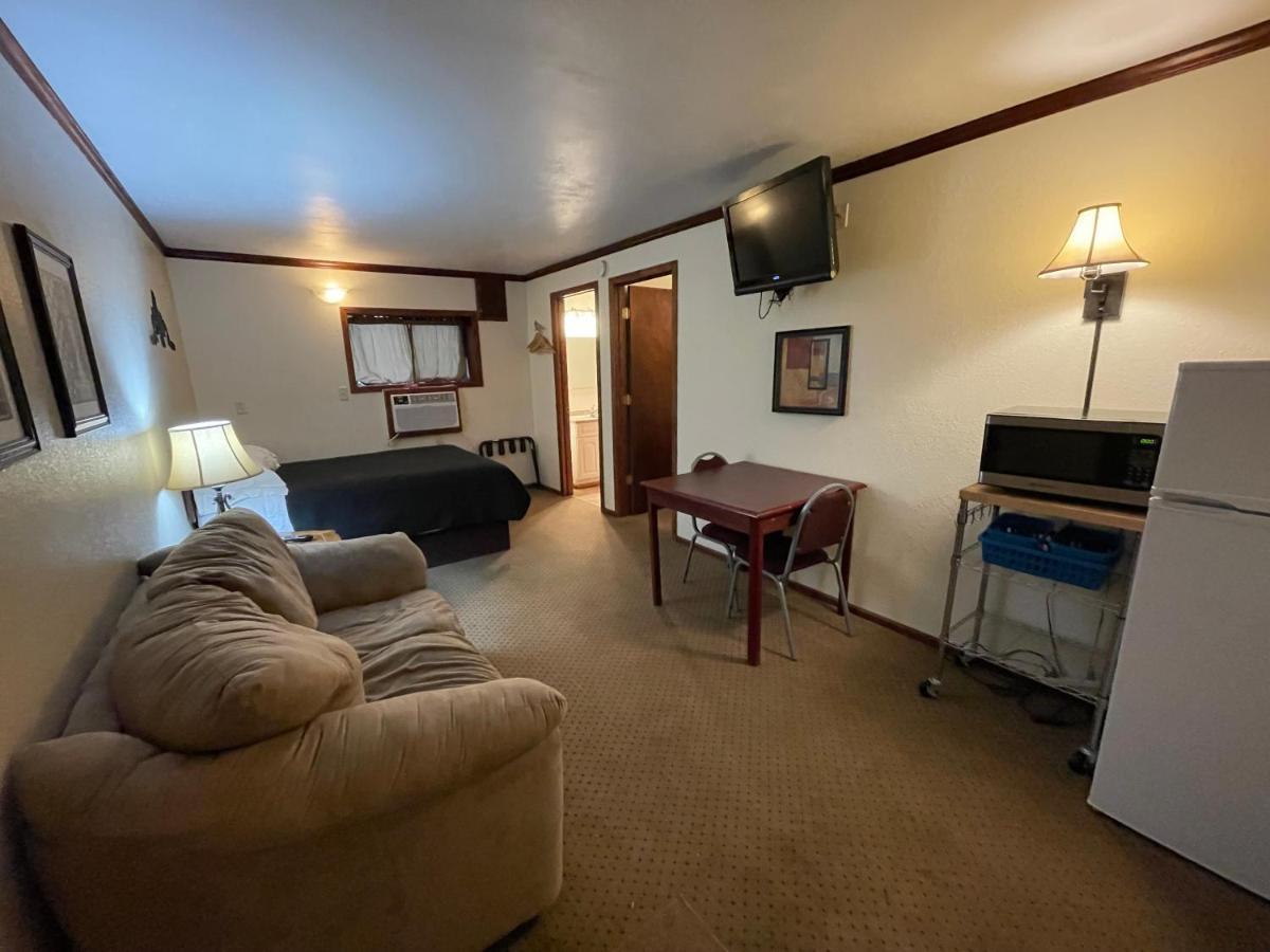 Highland Court Motel フェアモント エクステリア 写真