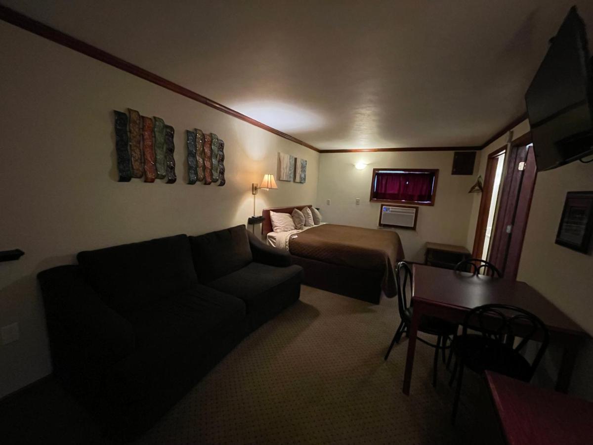 Highland Court Motel フェアモント エクステリア 写真