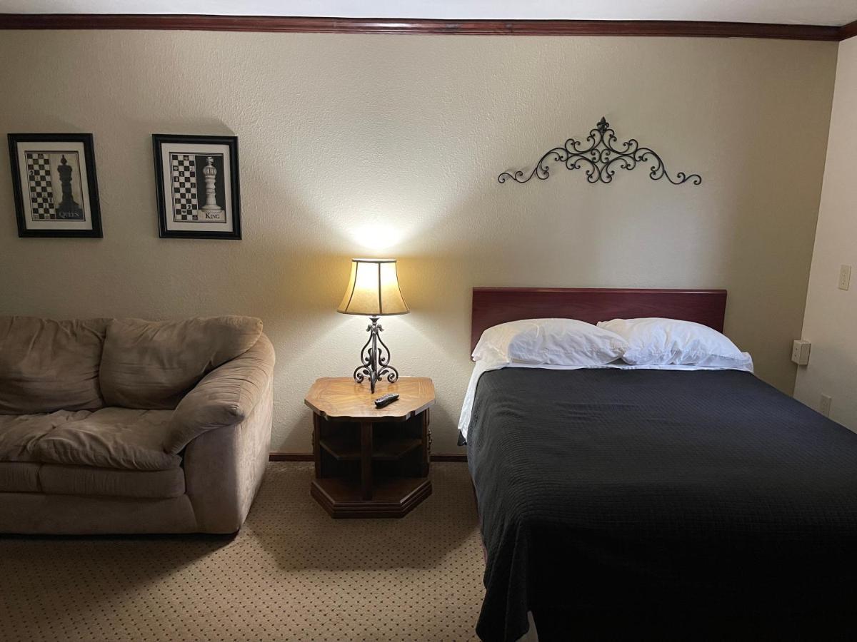 Highland Court Motel フェアモント エクステリア 写真