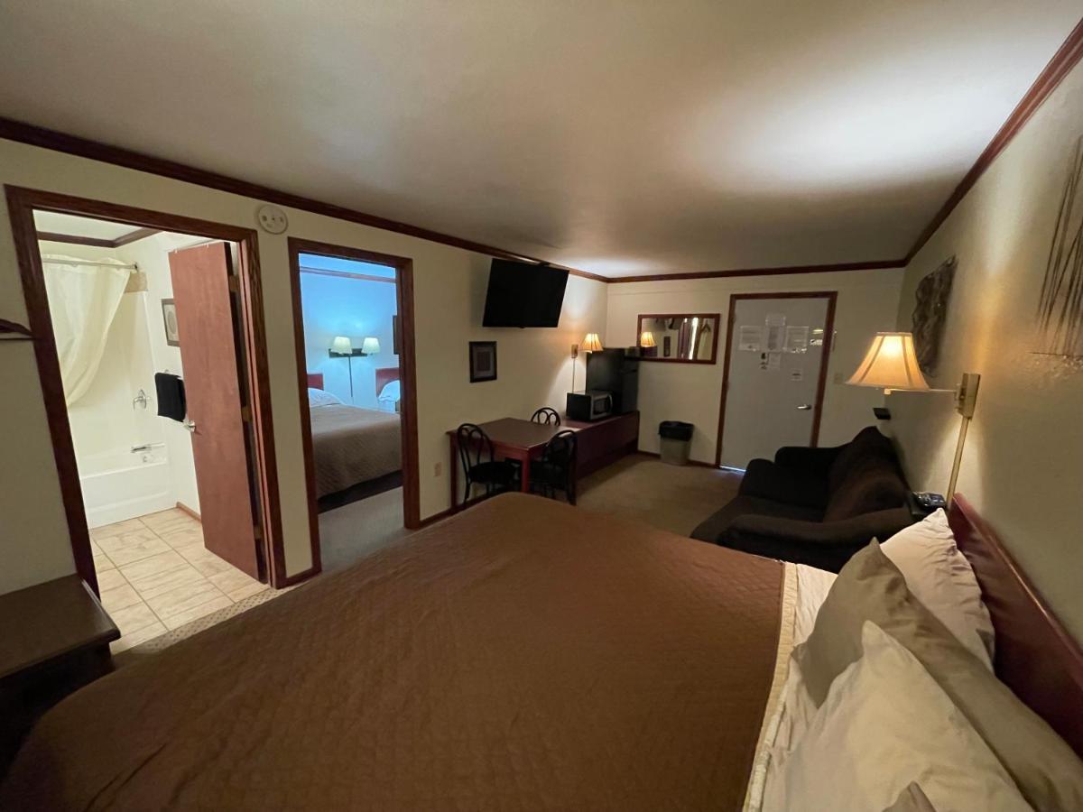 Highland Court Motel フェアモント エクステリア 写真