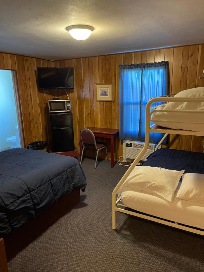 Highland Court Motel フェアモント エクステリア 写真