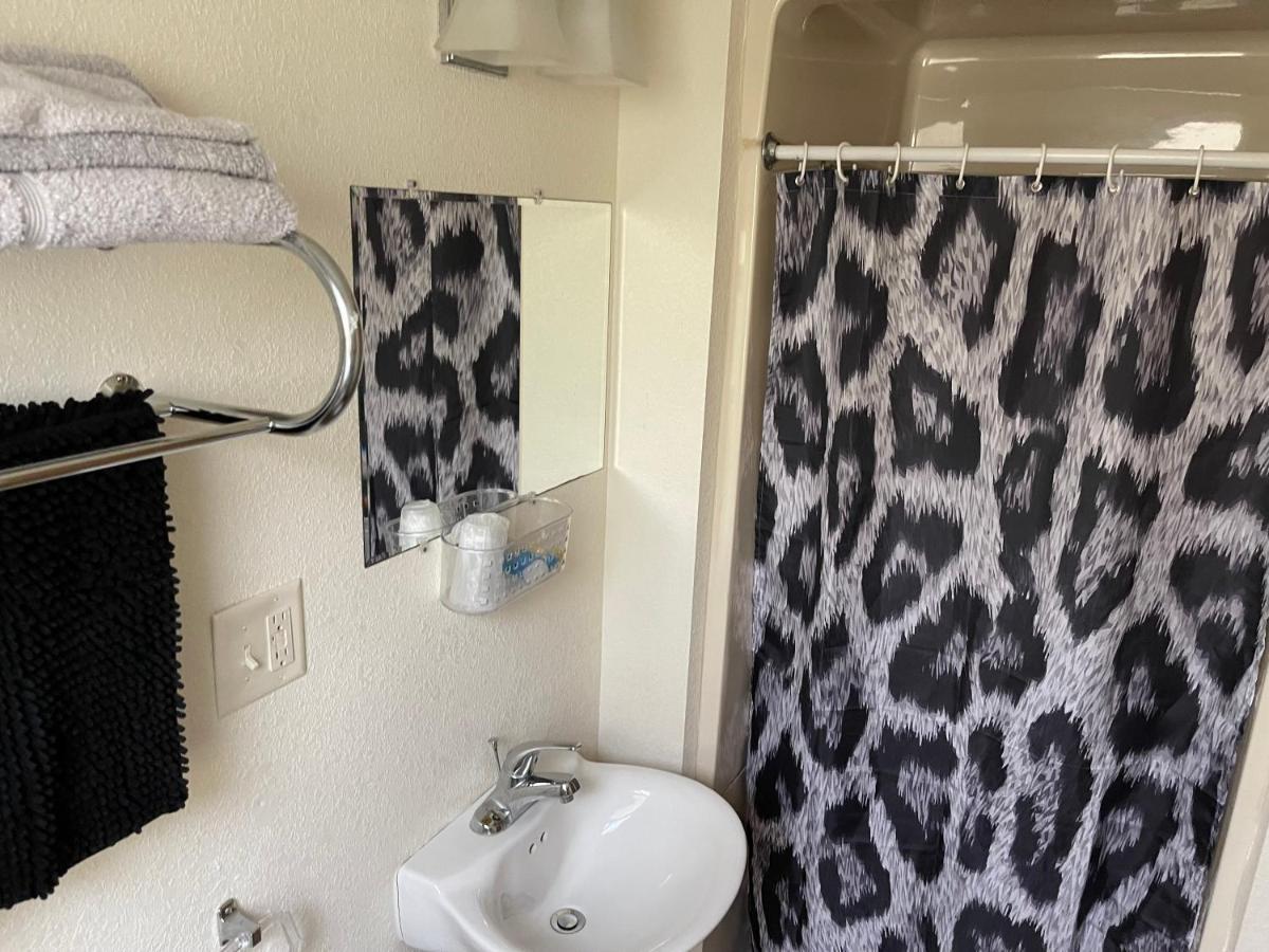 Highland Court Motel フェアモント エクステリア 写真