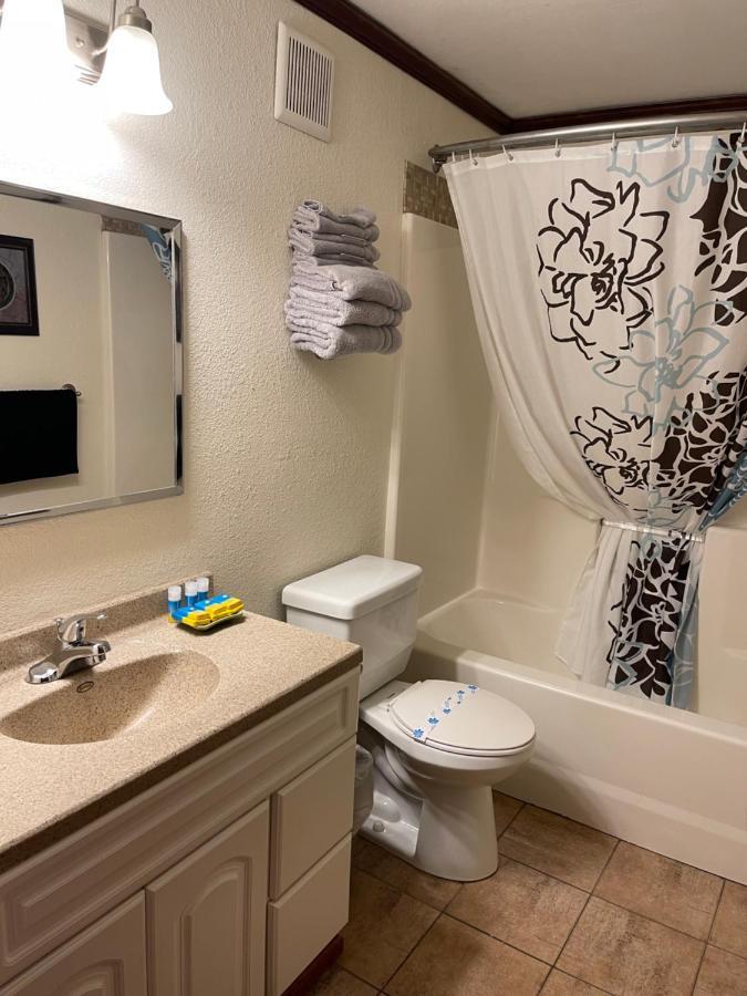 Highland Court Motel フェアモント エクステリア 写真