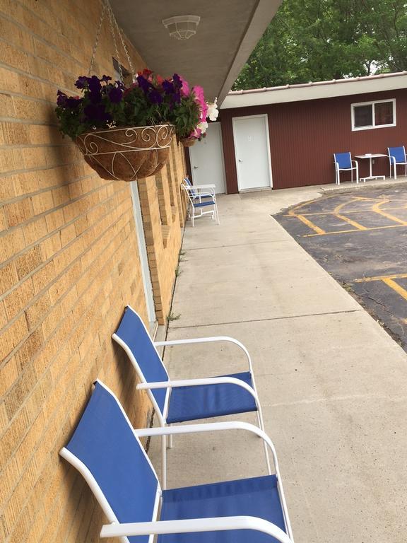 Highland Court Motel フェアモント エクステリア 写真