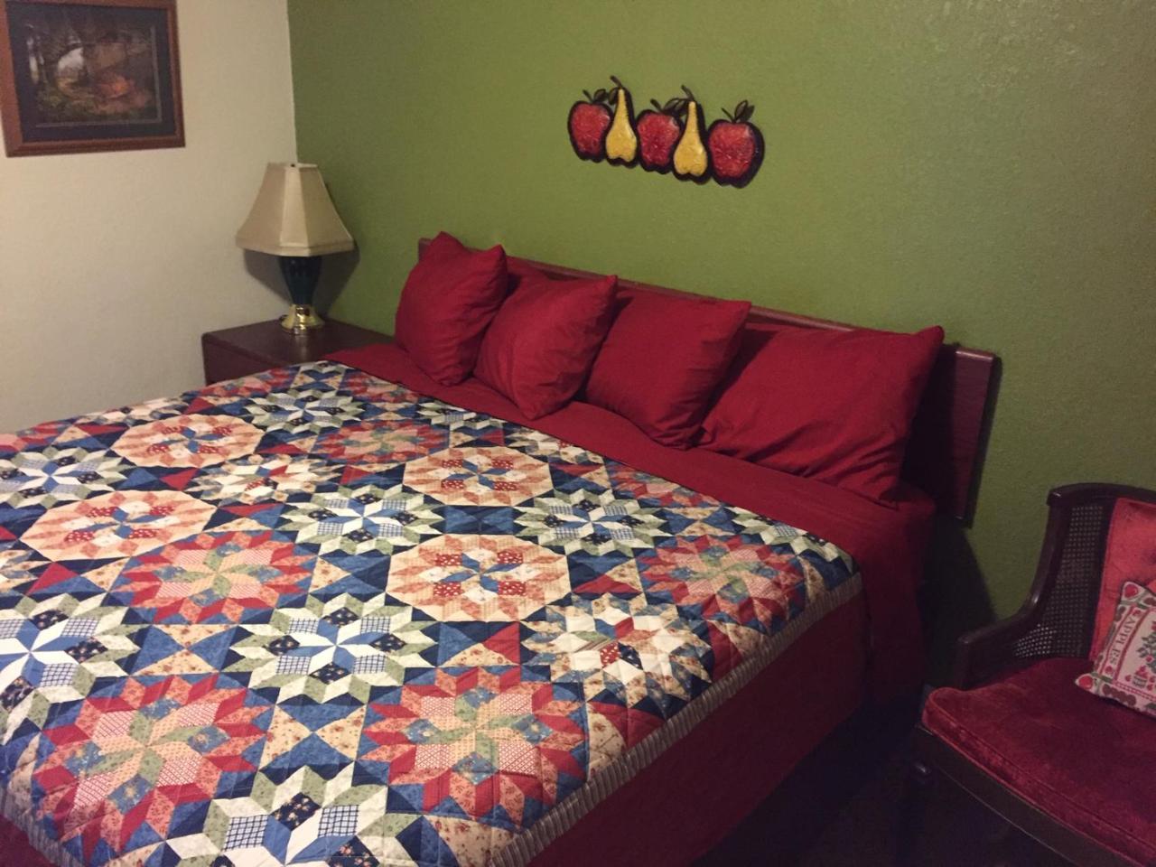 Highland Court Motel フェアモント エクステリア 写真