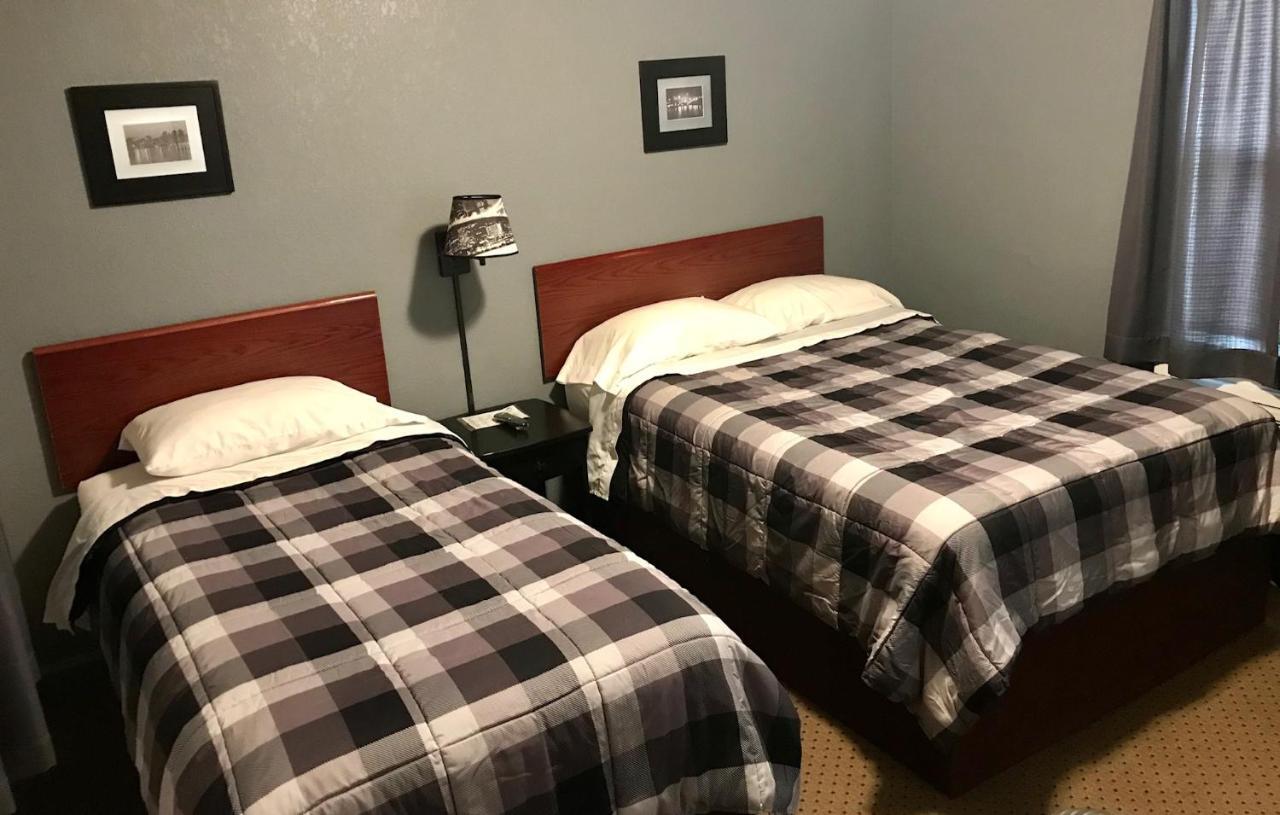 Highland Court Motel フェアモント エクステリア 写真